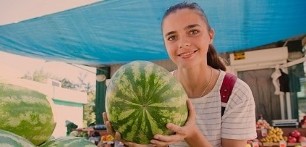 köpa en vattenmelon