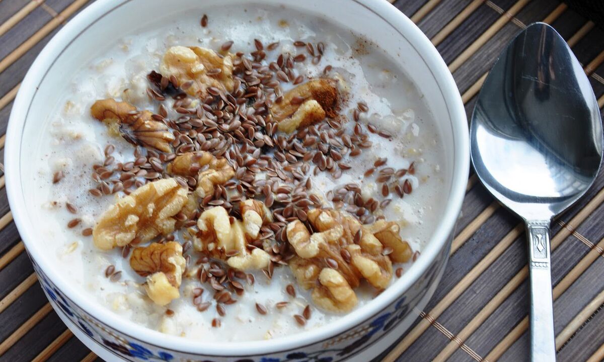 Linfrögröt med mjölk - en hälsosam frukost i kosten för dem som går ner i vikt